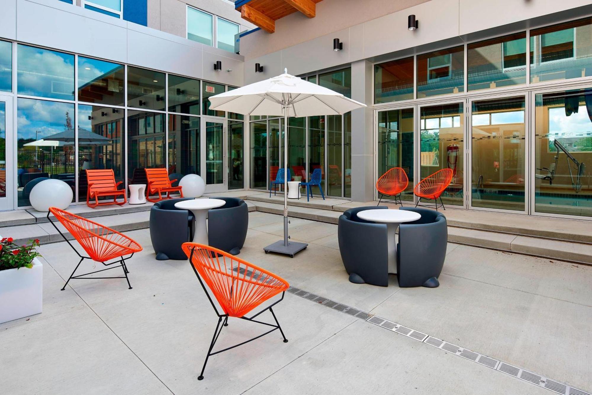 Hotel Aloft Cleveland Airport North Olmsted Exterior foto